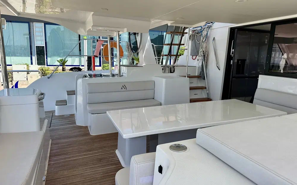 slider 7 Aventura Yacht Indigo Yacht 45