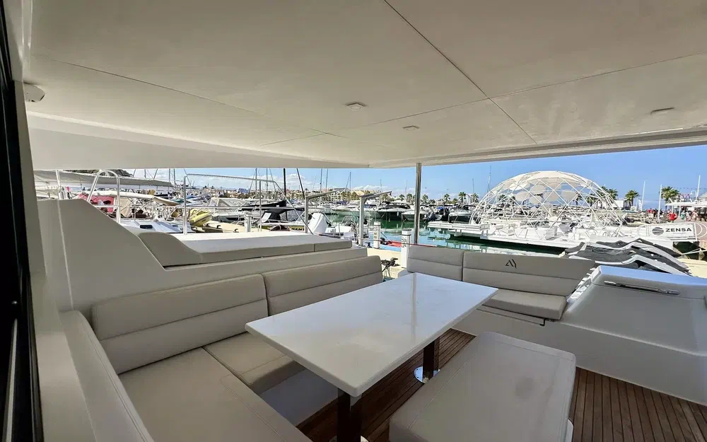 slider 8 Aventura Yacht Indigo Yacht 45