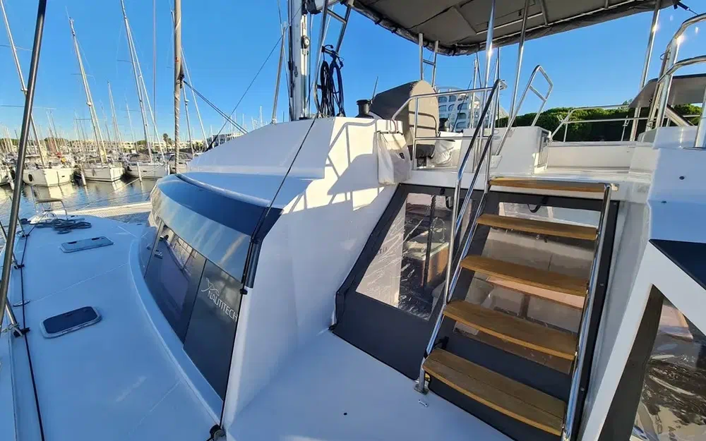 slider 12 Nautitech 46