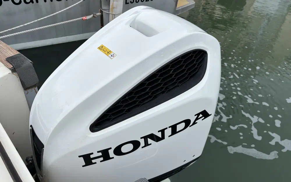 slider 16 Rhea 730 Fishing