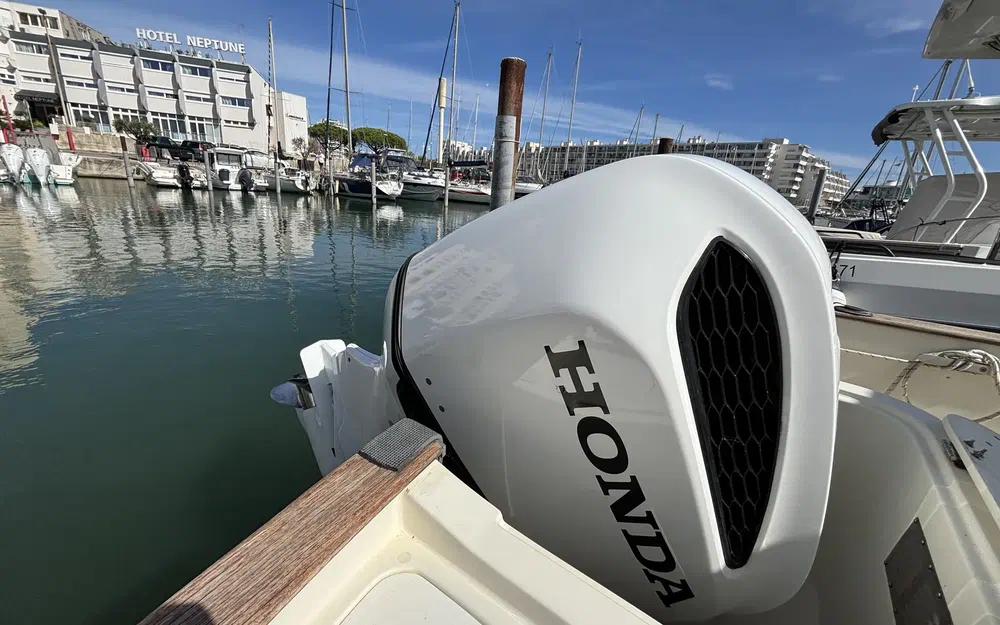 slider 4 Rhea 730 Fishing