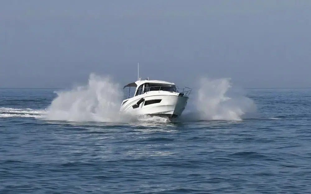 slider 1 Beneteau Antares 9 OB