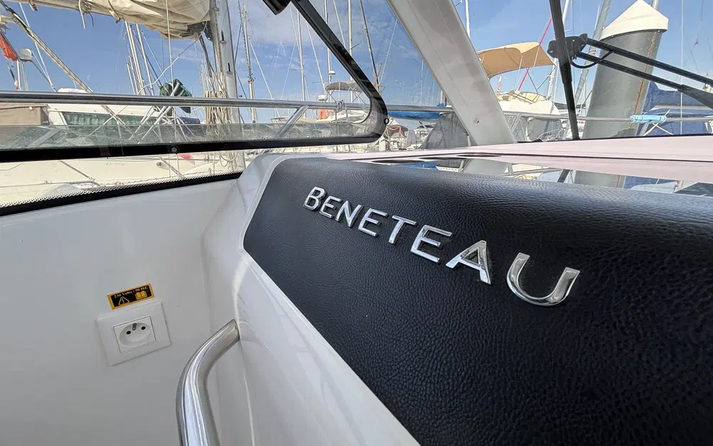 slider 22 Beneteau Antares 9 OB