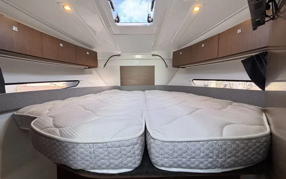 slider 4 Beneteau Antares 9 OB