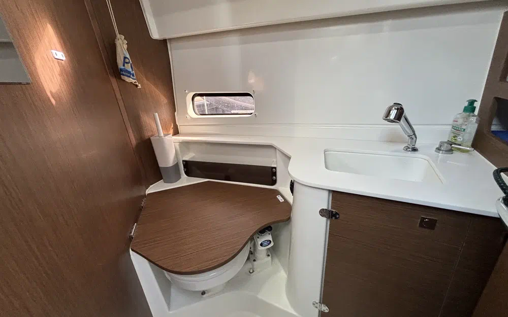 slider 6 Beneteau Antares 9 OB