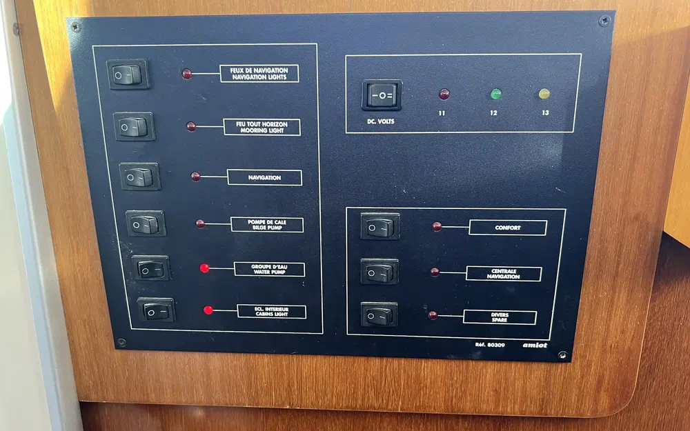 slider 38 Beneteau Antares Serie 9