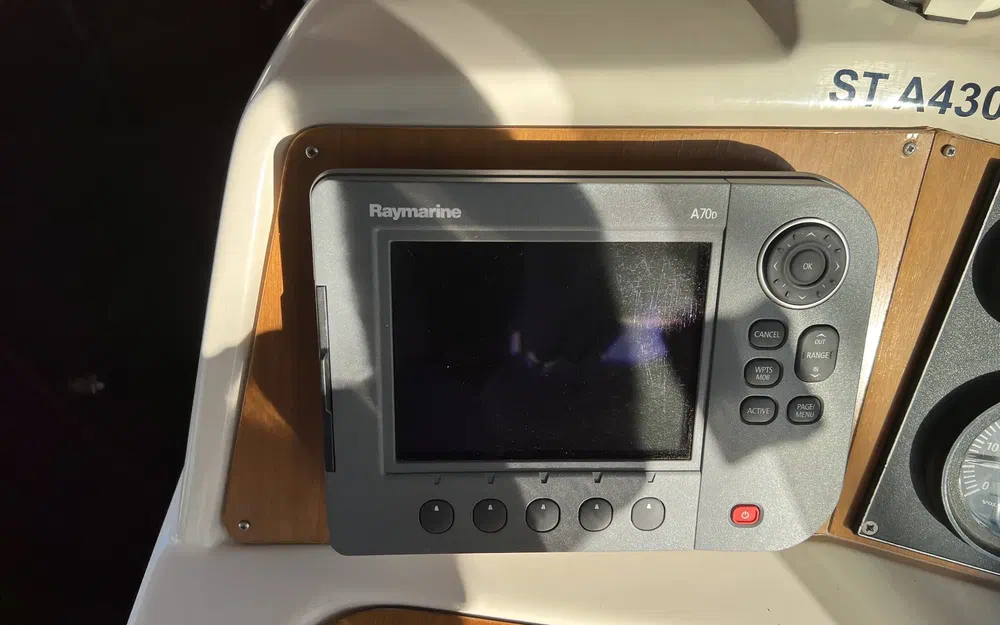 slider 42 Beneteau Antares Serie 9