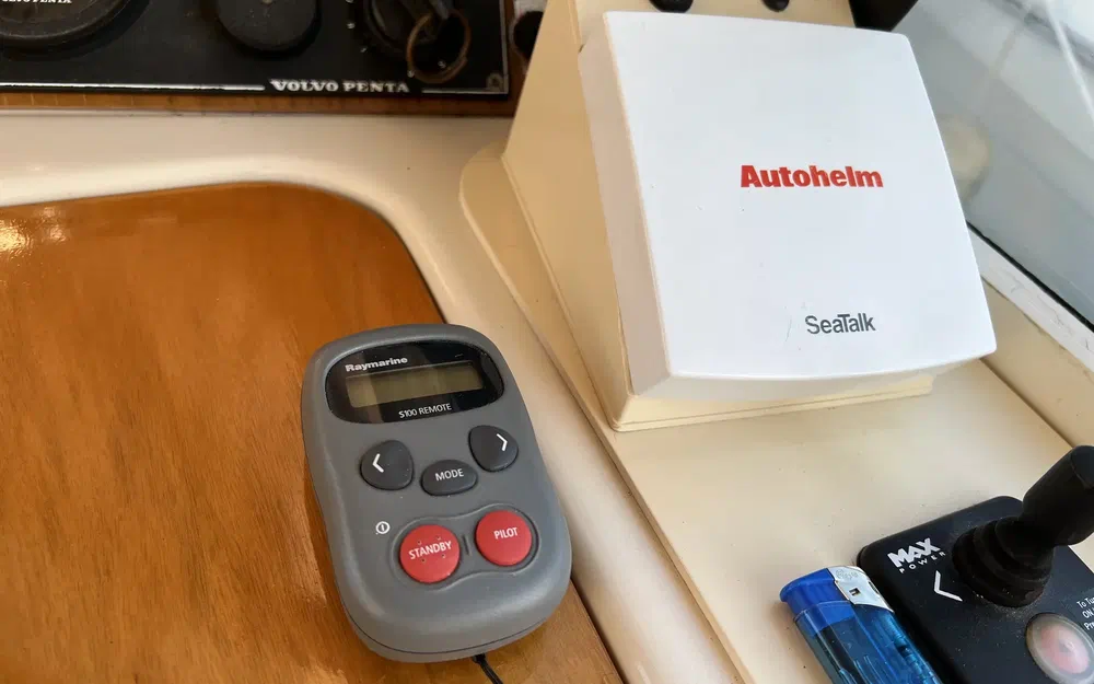 slider 45 Beneteau Antares Serie 9