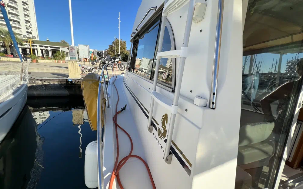 slider 4 Beneteau Antares Serie 9