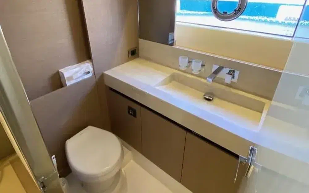 slider 11 Prestige Yachts 680 Fly