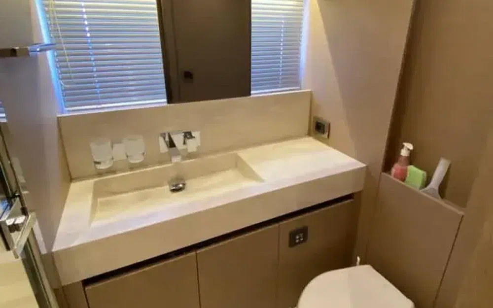 slider 13 Prestige Yachts 680 Fly