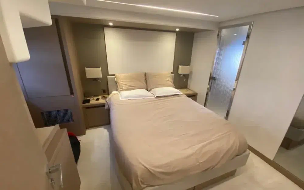 slider 15 Prestige Yachts 680 Fly