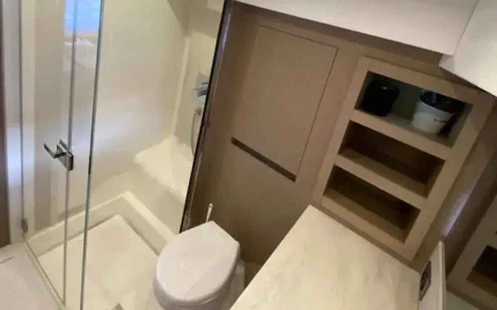 slider 16 Prestige Yachts 680 Fly