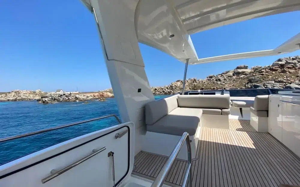slider 17 Prestige Yachts 680 Fly