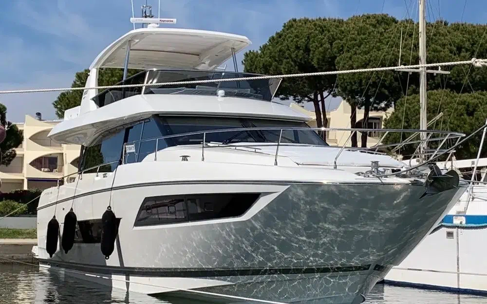 slider 22 Prestige Yachts 680 Fly