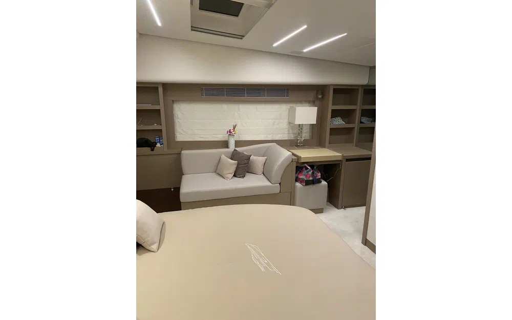 slider 25 Prestige Yachts 680 Fly