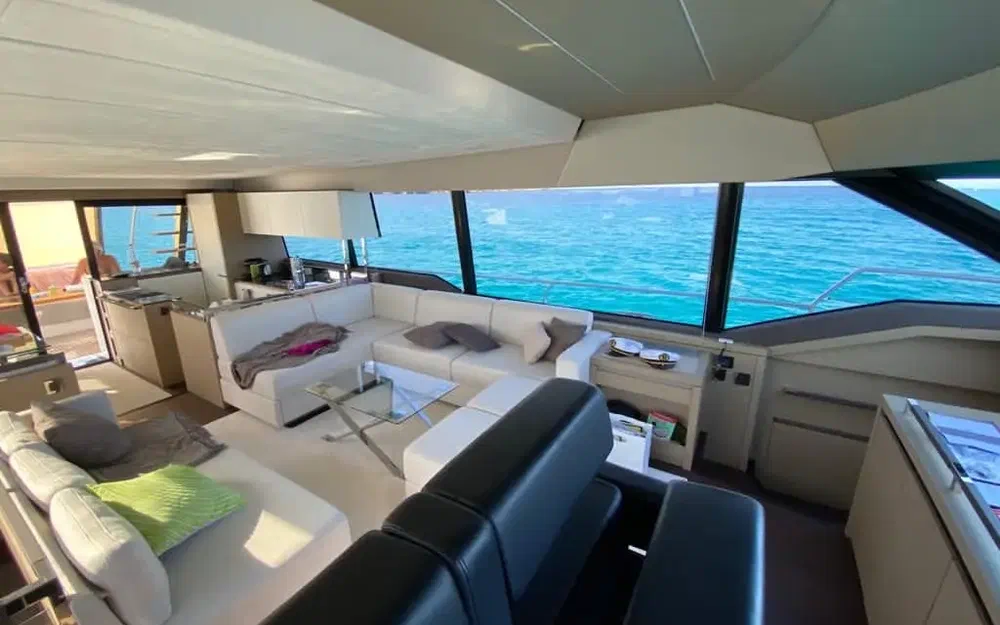 slider 26 Prestige Yachts 680 Fly