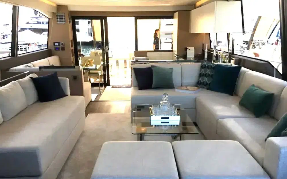 slider 27 Prestige Yachts 680 Fly