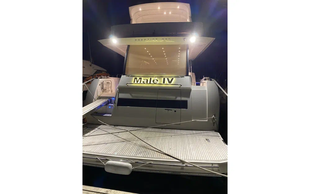 slider 2 Prestige Yachts 680 Fly