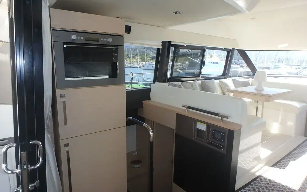 slider 10 Jeanneau Prestige 450 Fly