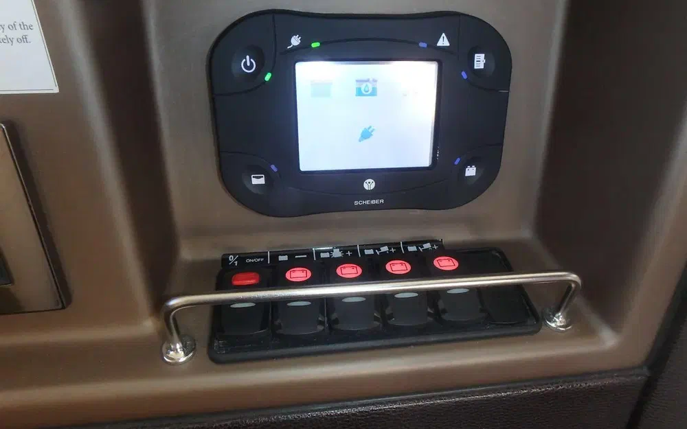 slider 25 Jeanneau Prestige 450 Fly