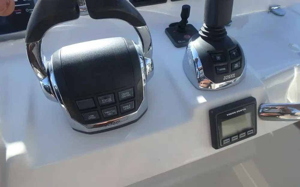 slider 34 Jeanneau Prestige 450 Fly