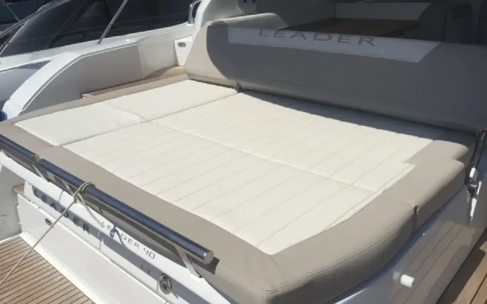 slider 11 Jeanneau Leader 40