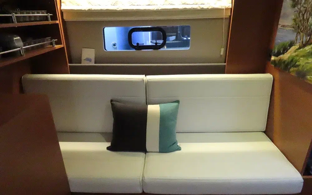 slider 22 Jeanneau Leader 40