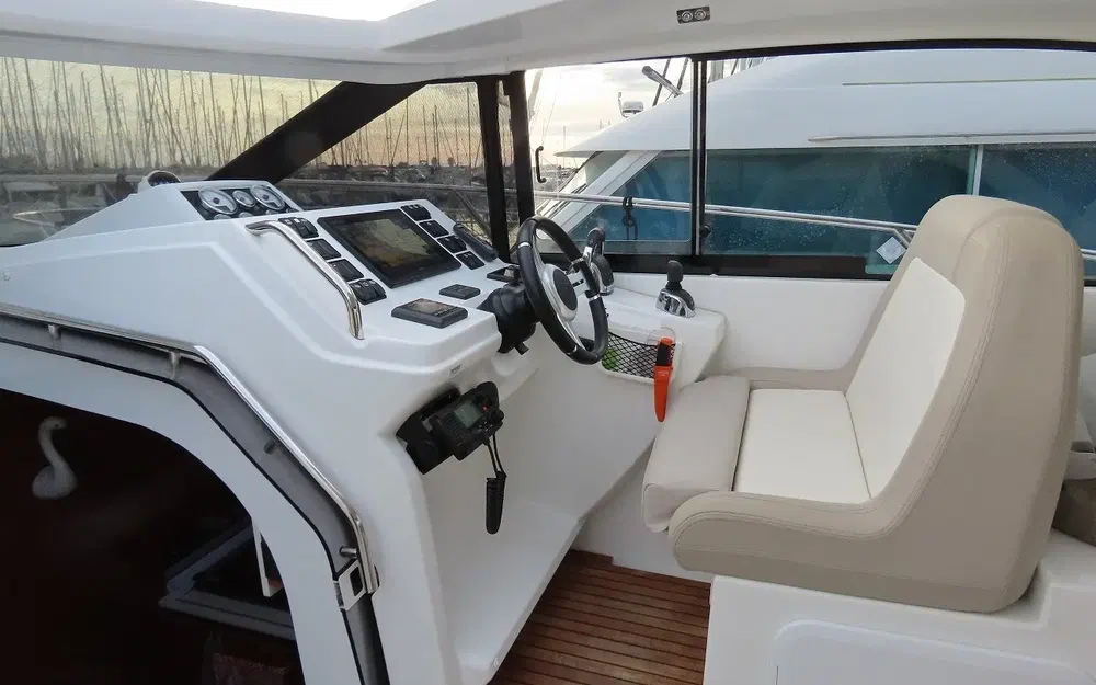 slider 27 Jeanneau Leader 40