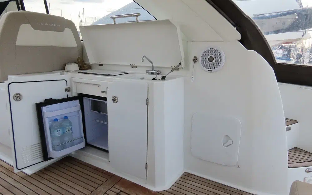 slider 8 Jeanneau Leader 40