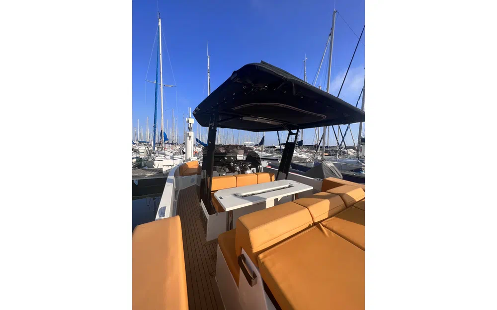 slider 9 De Antonio Yachts D28