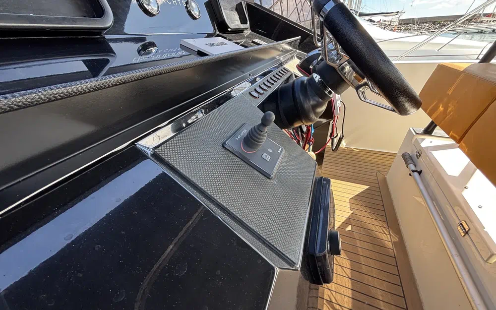 slider 12 De Antonio Yachts D28