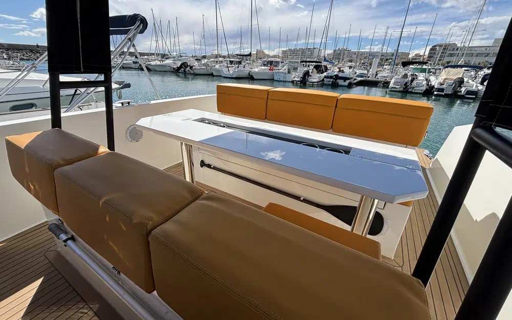 slider 14 De Antonio Yachts D28