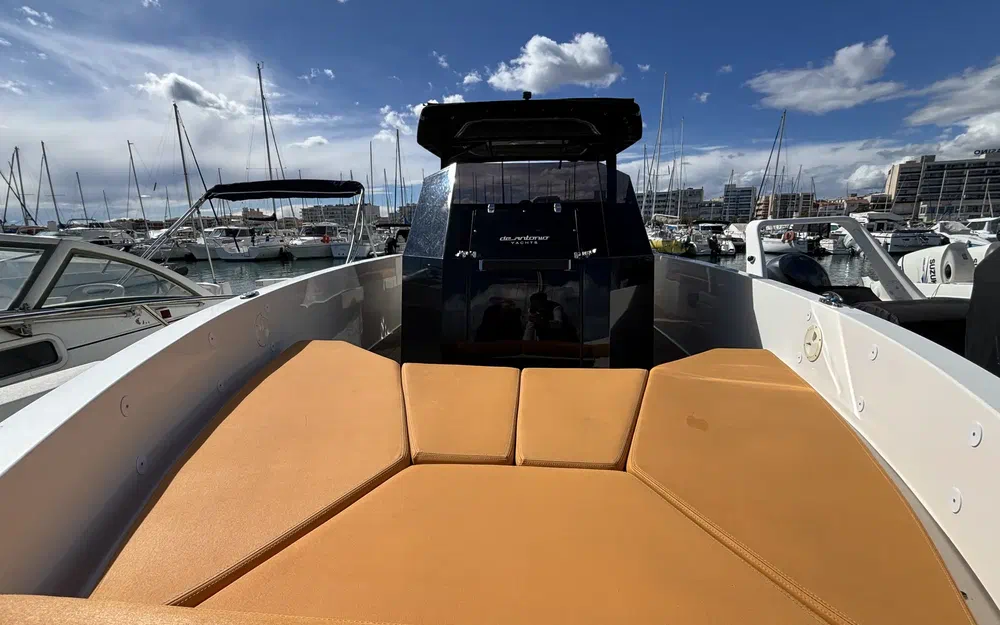 slider 17 De Antonio Yachts D28