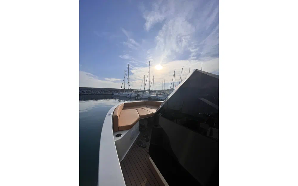 slider 8 De Antonio Yachts D28
