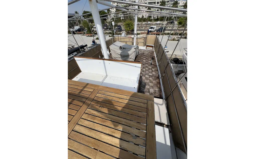 slider 12 Grand Banks 50