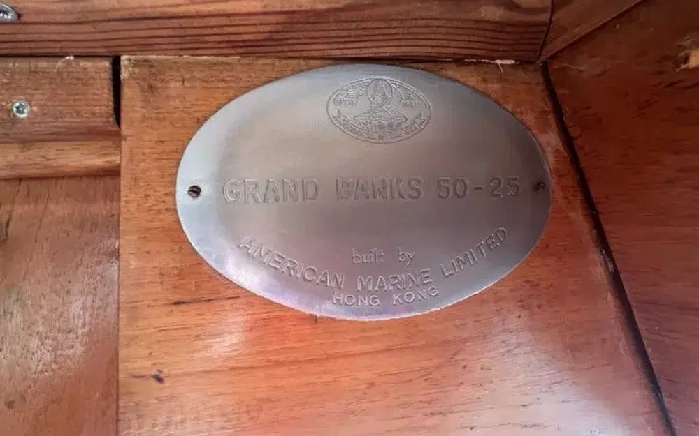 slider 19 Grand Banks 50