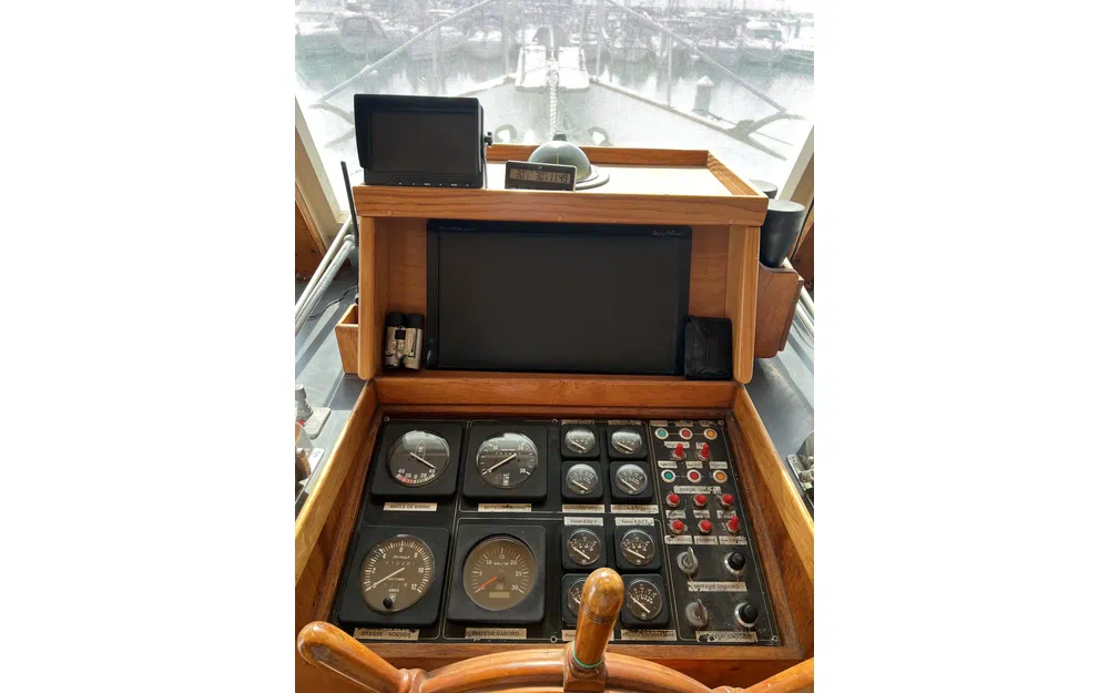 slider 23 Grand Banks 50