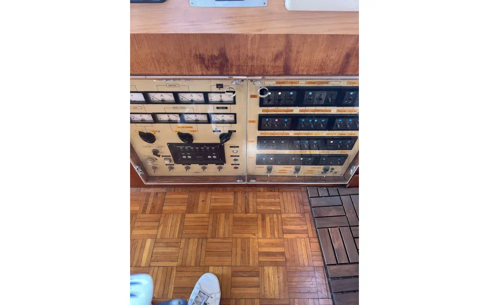 slider 25 Grand Banks 50