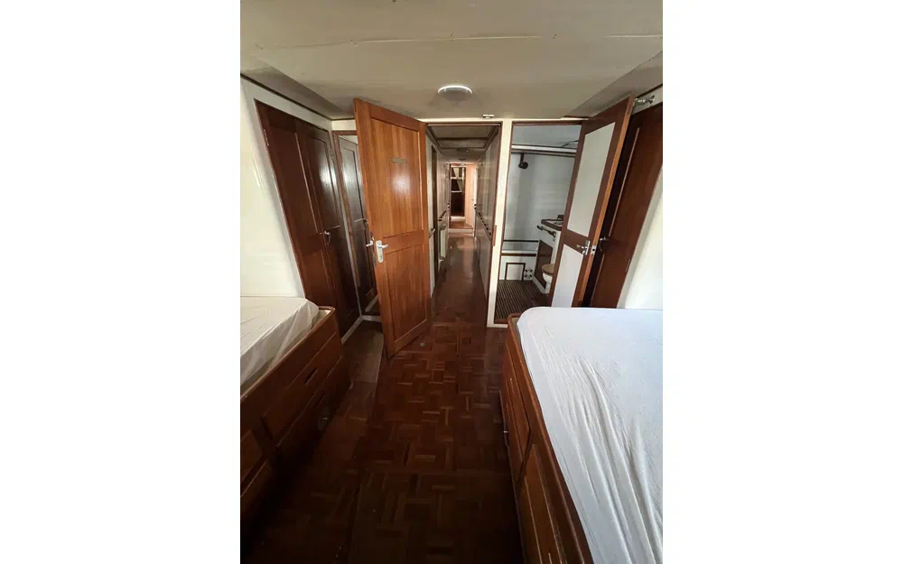 slider 39 Grand Banks 50