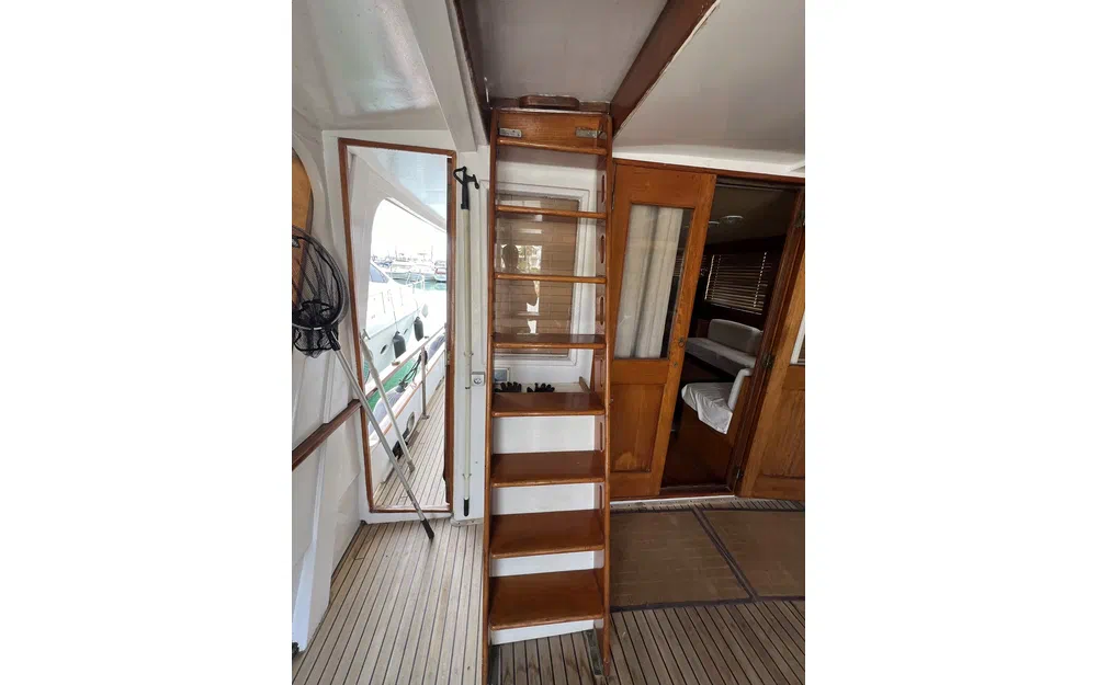 slider 6 Grand Banks 50