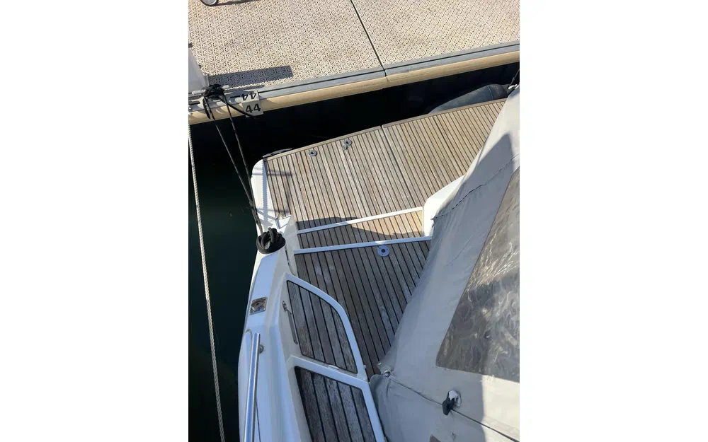 slider 10 Beneteau Flyer Gran Turismo 44