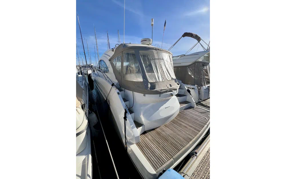 slider 1 Beneteau Flyer Gran Turismo 44