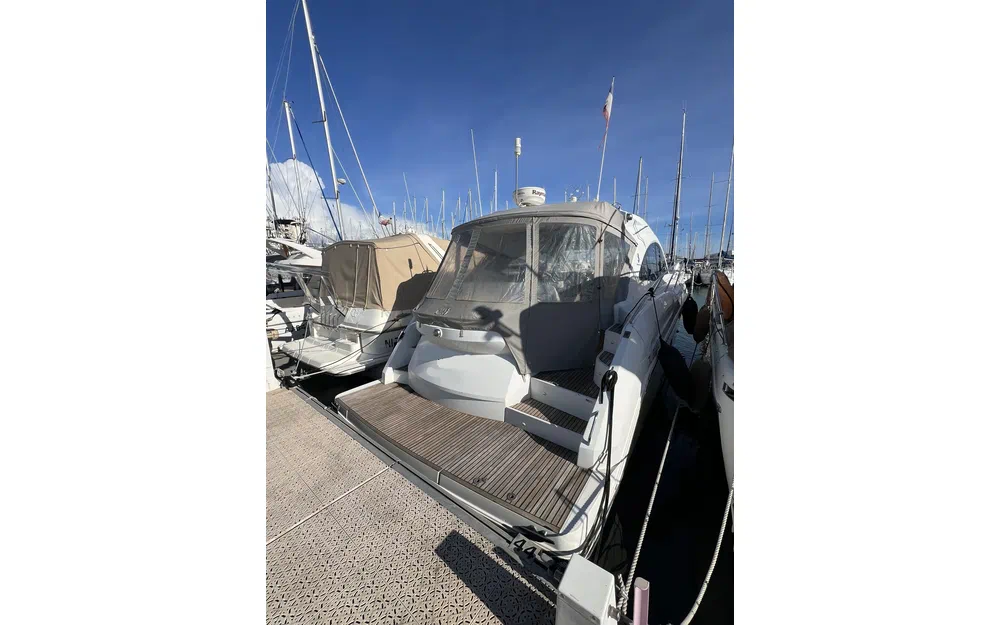 slider 2 Beneteau Flyer Gran Turismo 44