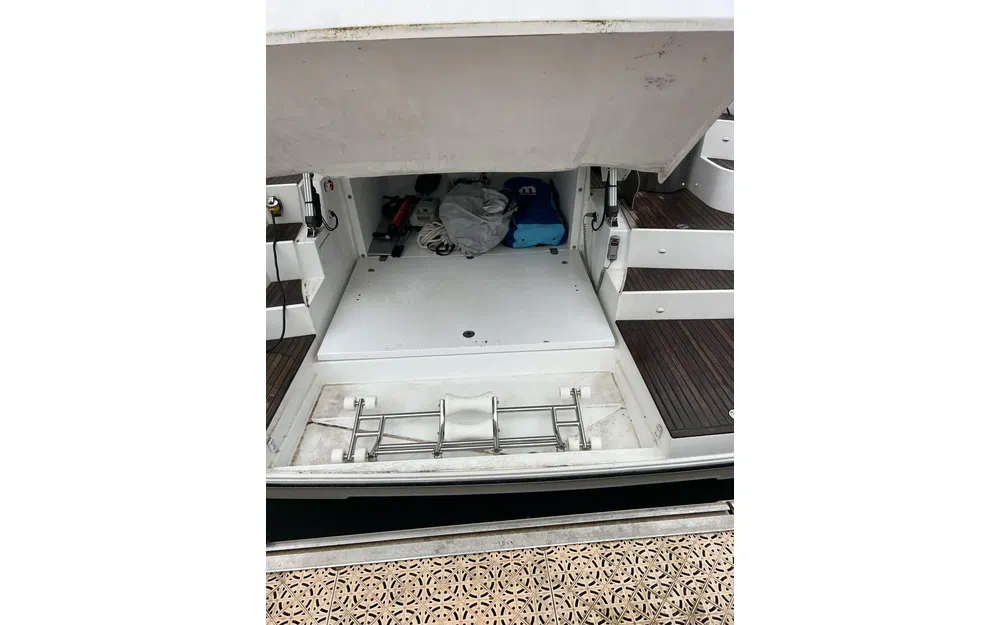 slider 5 Beneteau Flyer Gran Turismo 44