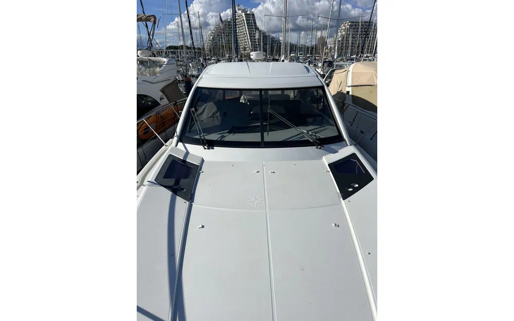 slider 7 Beneteau Flyer Gran Turismo 44