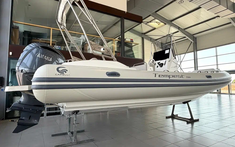 slider 11 Capelli Tempest 700 Luxe