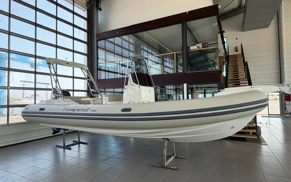 slider 13 Capelli Tempest 700 Luxe