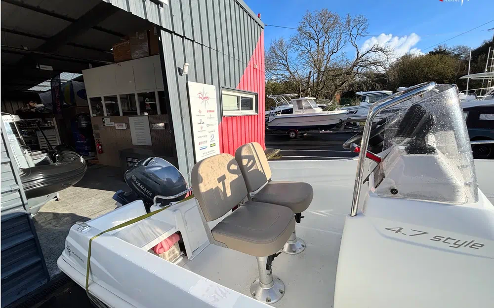 slider 3 Jeanneau Cap Camarat 4.7 CC Cap Camarat 4.7 Style