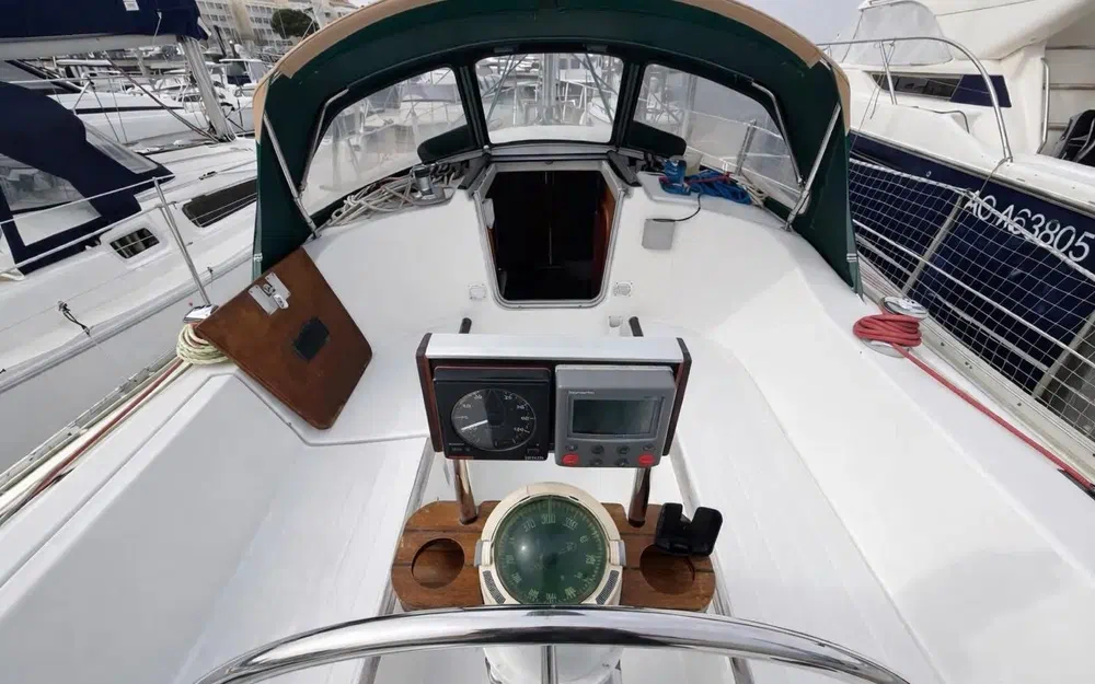 slider 1 Beneteau Oceanis 321